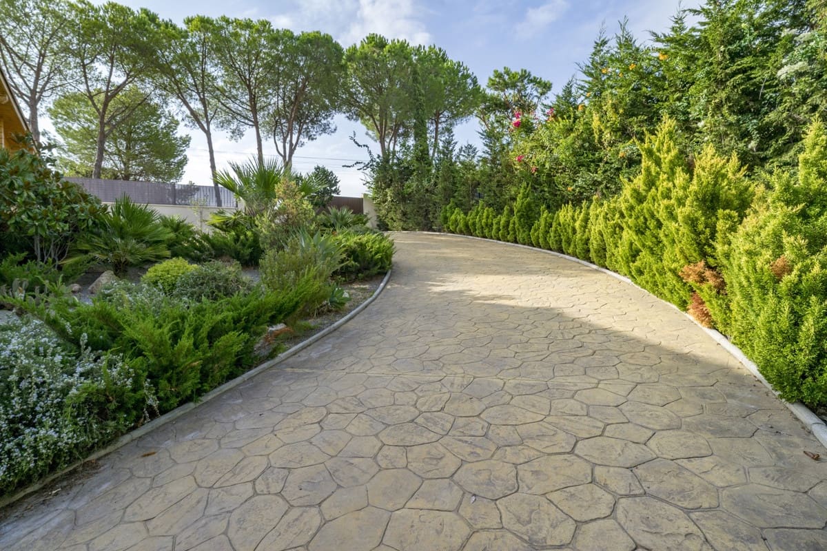4 bedroom Villa for sale in Elviria with garage - € 950,000 (Ref: 10169392)
