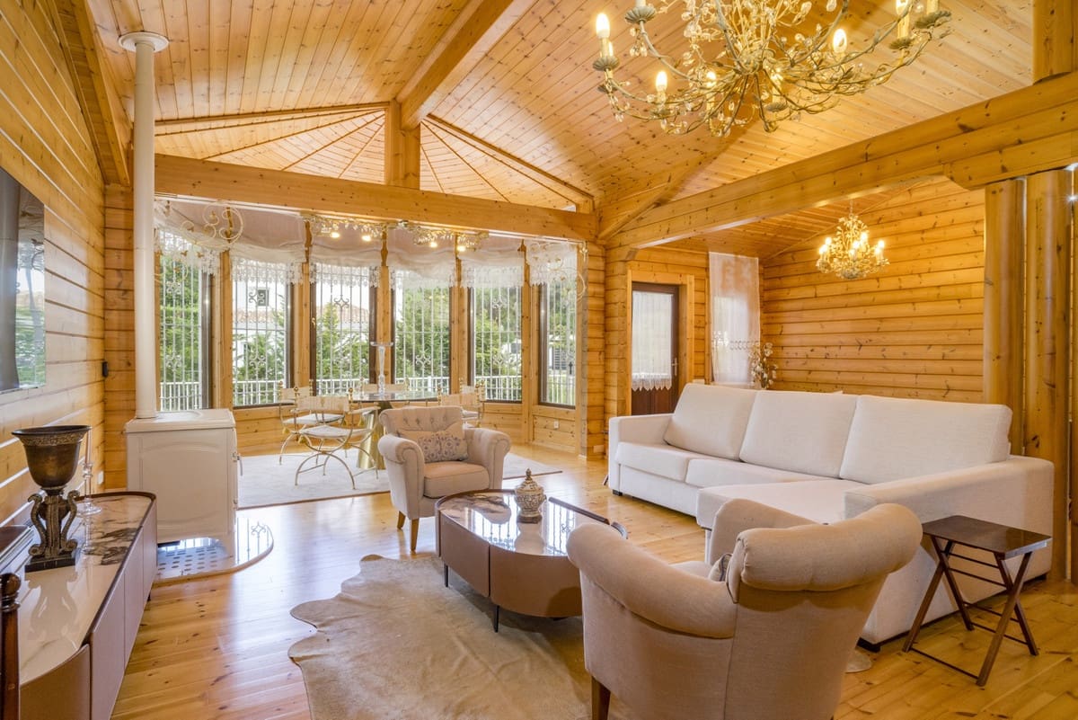 4 bedroom Villa for sale in Elviria with garage - € 950,000 (Ref: 10169392)