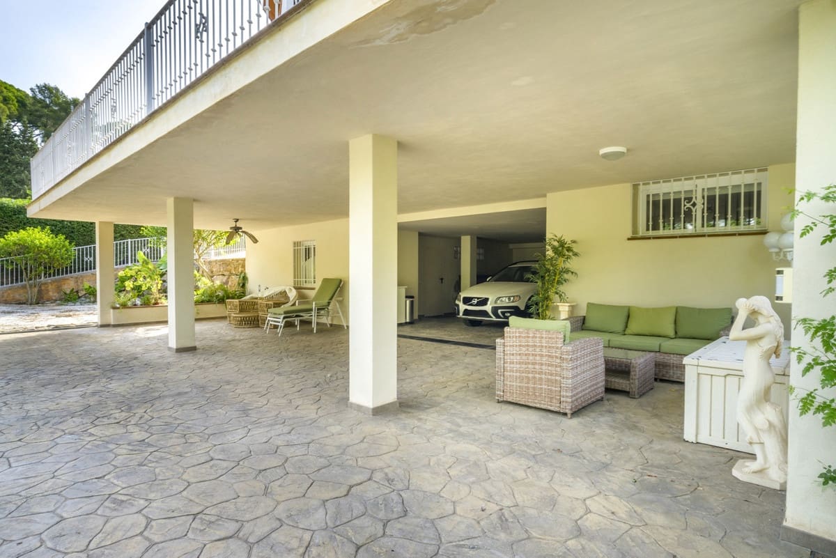 4 bedroom Villa for sale in Elviria with garage - € 950,000 (Ref: 10169392)