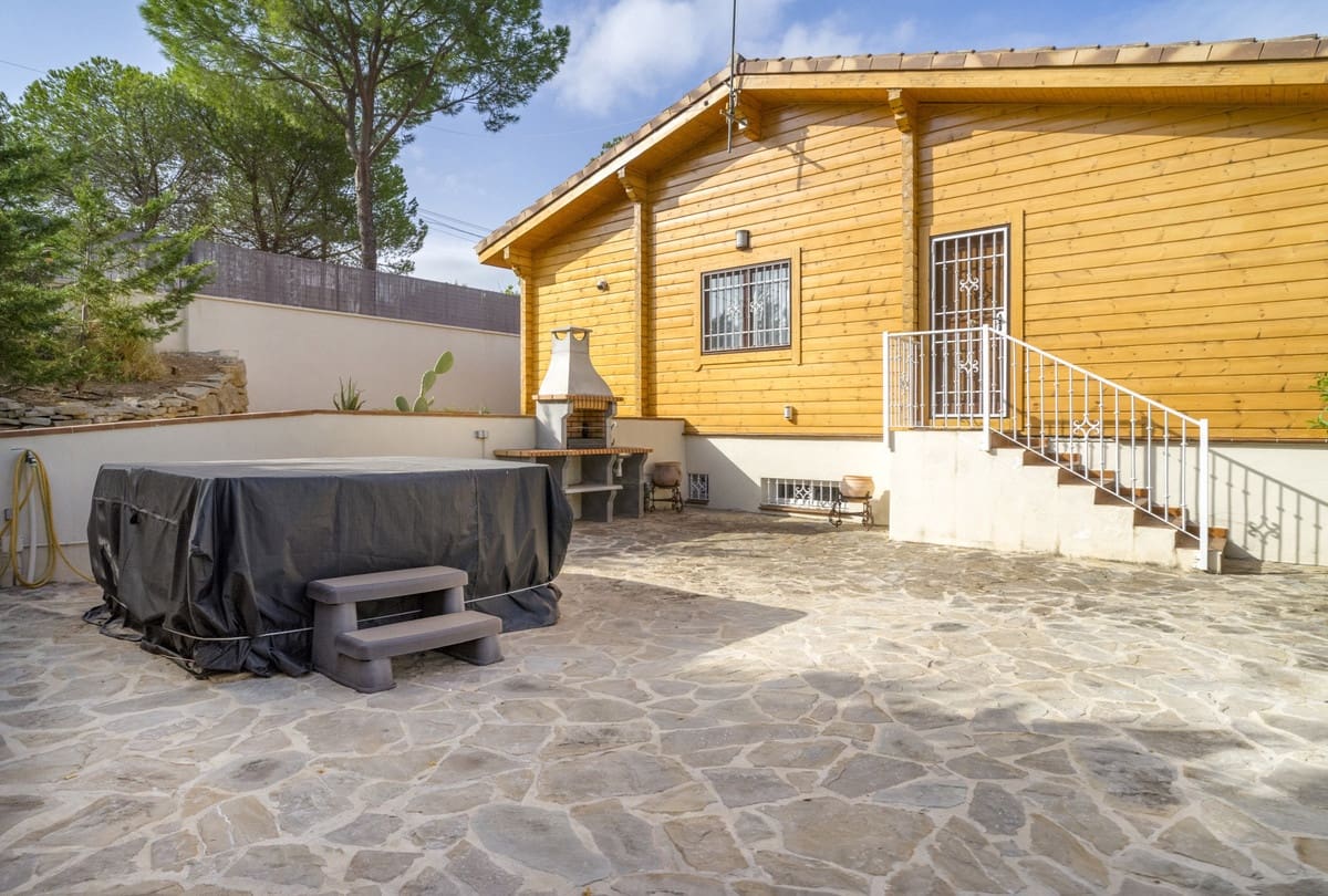 4 bedroom Villa for sale in Elviria with garage - € 950,000 (Ref: 10169392)