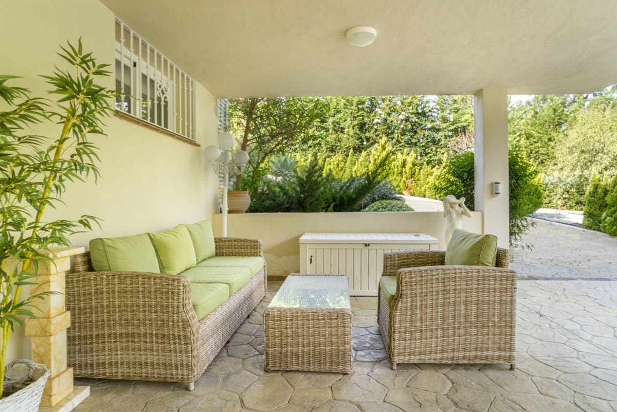 4 bedroom Villa for sale in Elviria with garage - € 950,000 (Ref: 10169392)