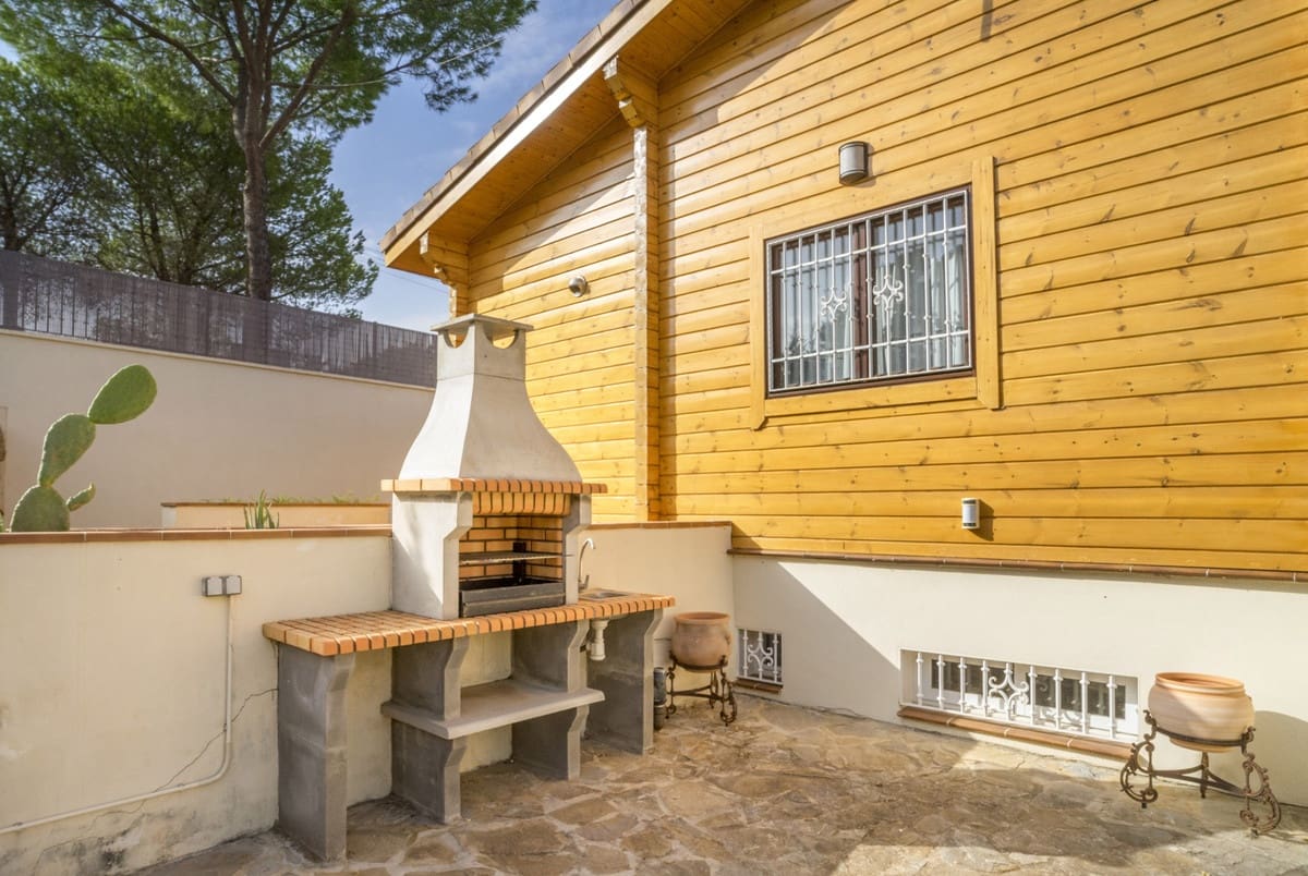 4 bedroom Villa for sale in Elviria with garage - € 950,000 (Ref: 10169392)