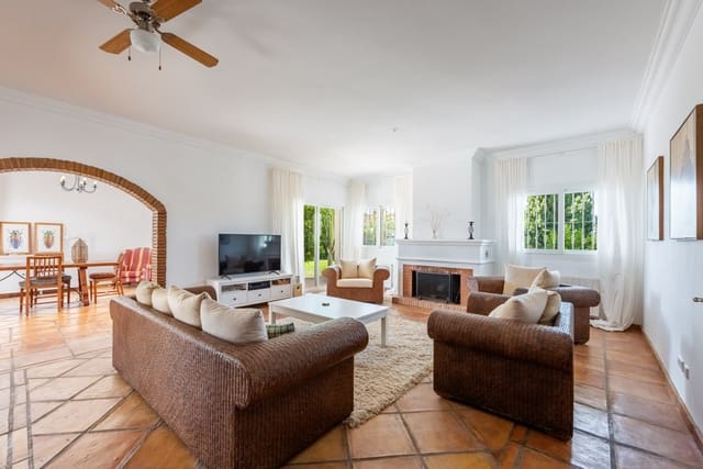 4 slaapkamer Villa te koop in Atalaya-Isdabe, Estepona met zwembad garage - € 1.695.000 (Ref: 10169394)