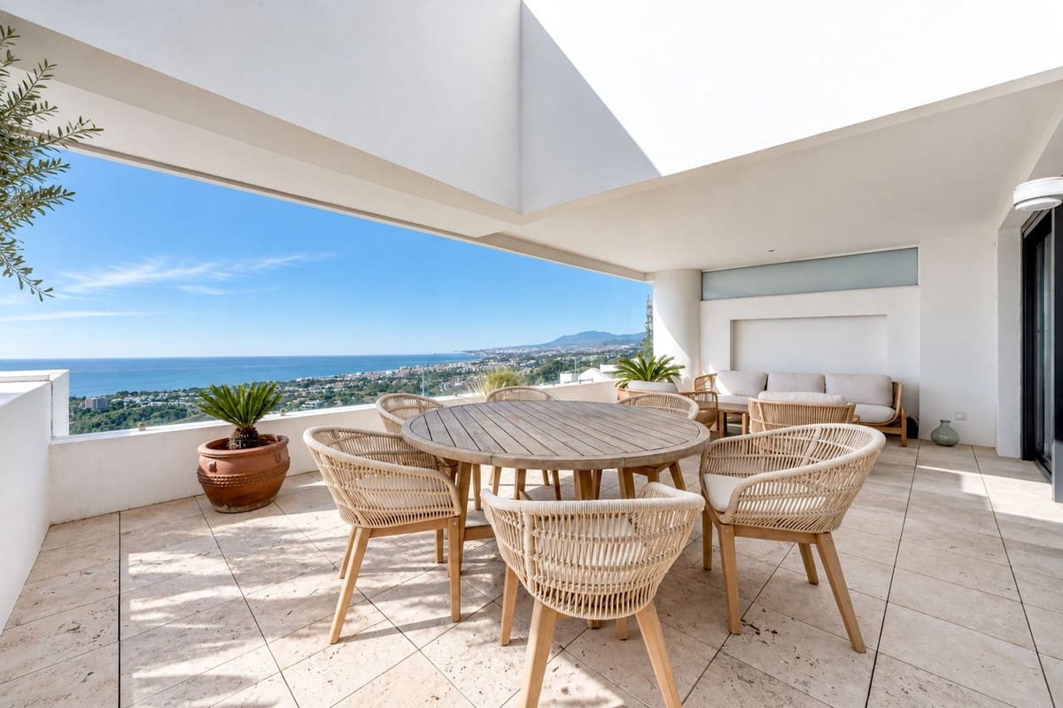 4 slaapkamer Appartement te koop in Los Monteros met zwembad garage - € 1.950.000 (Ref: 10169396)