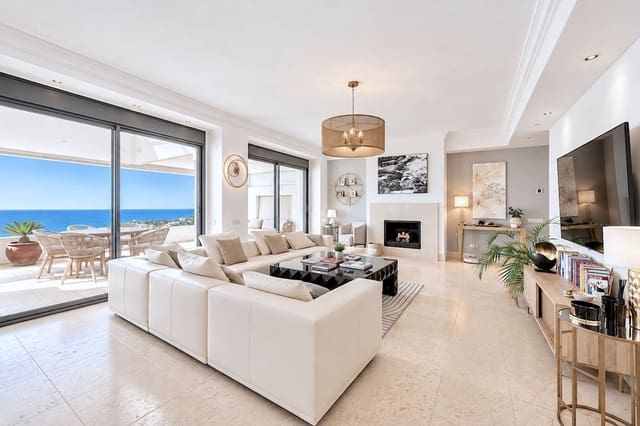 4 sovrum Lägenhet till salu i Los Monteros, Marbella med pool garage - 1 950 000 € (Ref: 10169396)