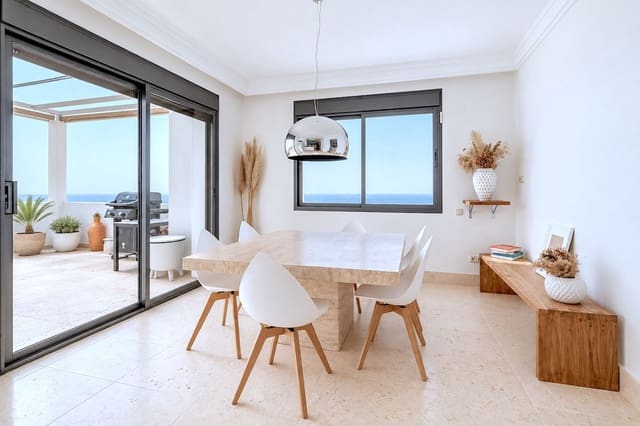 4 sovrum Lägenhet till salu i Los Monteros, Marbella med pool garage - 1 950 000 € (Ref: 10169396)