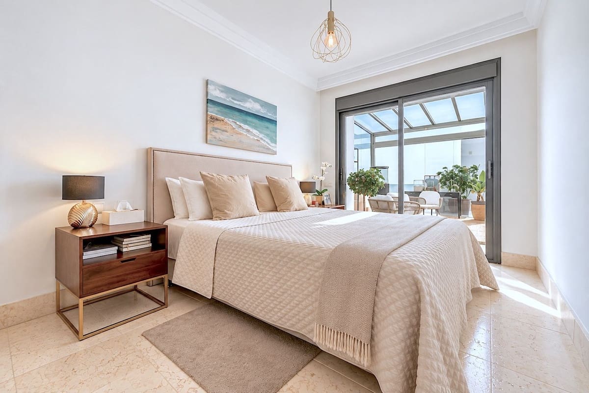 4 slaapkamer Appartement te koop in Los Monteros met zwembad garage - € 1.950.000 (Ref: 10169396)