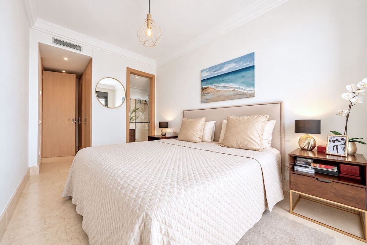 4 slaapkamer Appartement te koop in Los Monteros met zwembad garage - € 1.950.000 (Ref: 10169396)