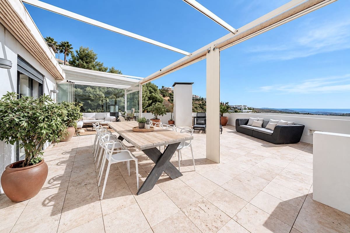 4 slaapkamer Appartement te koop in Los Monteros met zwembad garage - € 1.950.000 (Ref: 10169396)