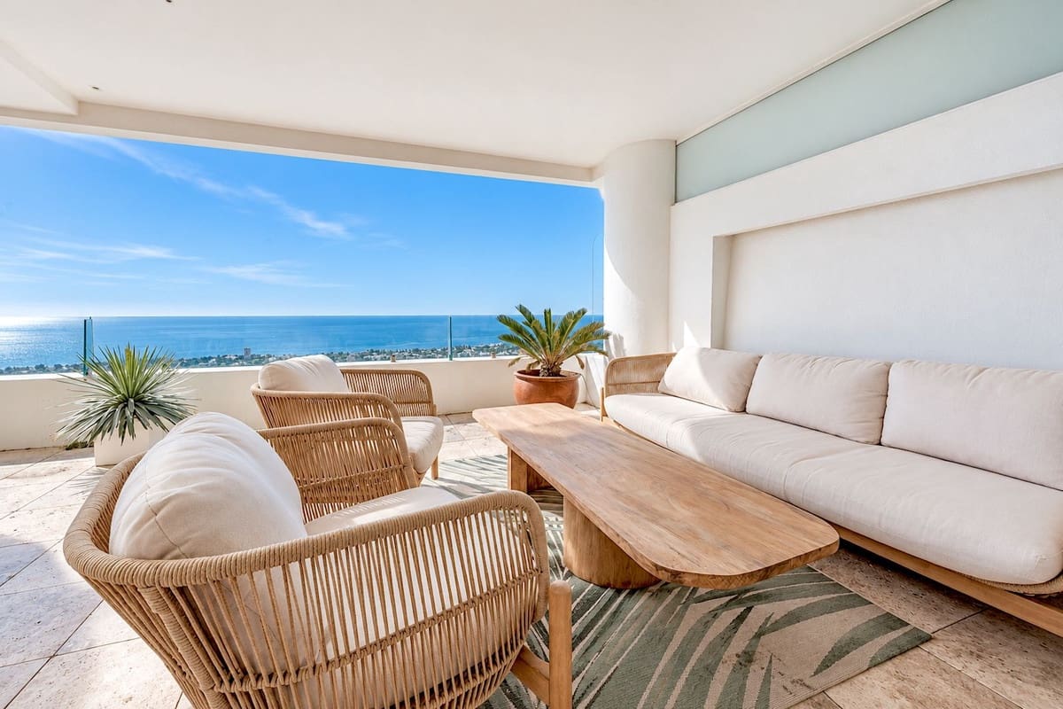 4 slaapkamer Appartement te koop in Los Monteros met zwembad garage - € 1.950.000 (Ref: 10169396)