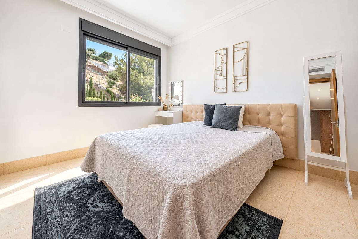 4 slaapkamer Appartement te koop in Los Monteros met zwembad garage - € 1.950.000 (Ref: 10169396)