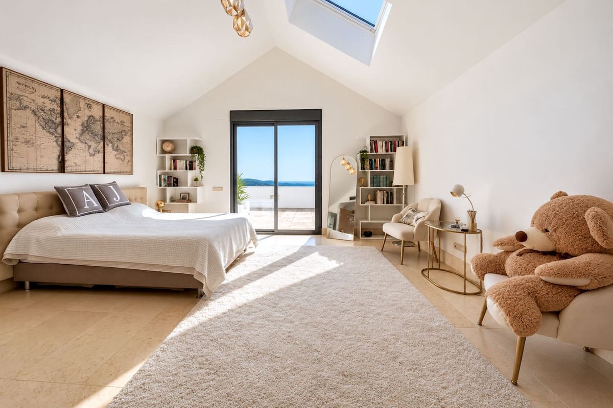 4 slaapkamer Appartement te koop in Los Monteros met zwembad garage - € 1.950.000 (Ref: 10169396)