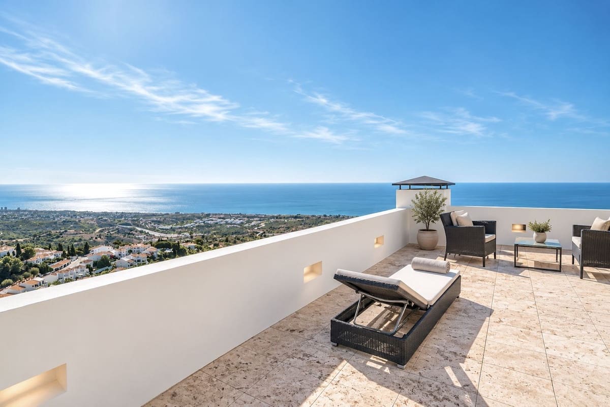 4 slaapkamer Appartement te koop in Los Monteros met zwembad garage - € 1.950.000 (Ref: 10169396)
