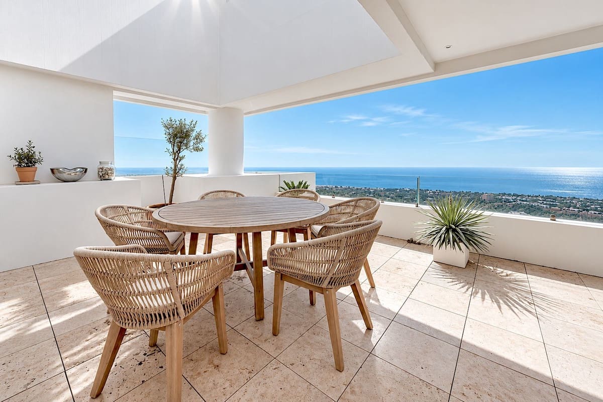4 slaapkamer Appartement te koop in Los Monteros met zwembad garage - € 1.950.000 (Ref: 10169396)