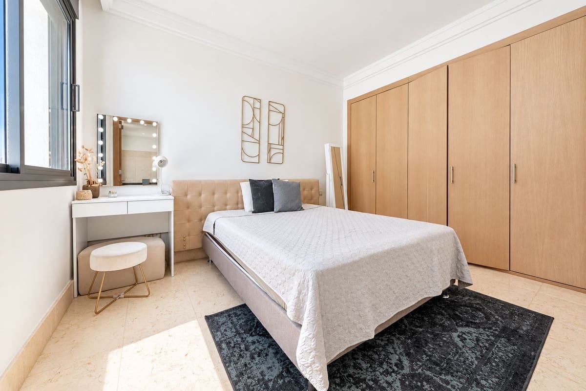 4 slaapkamer Appartement te koop in Los Monteros met zwembad garage - € 1.950.000 (Ref: 10169396)