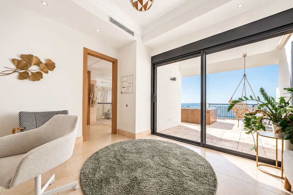 4 slaapkamer Appartement te koop in Los Monteros met zwembad garage - € 1.950.000 (Ref: 10169396)