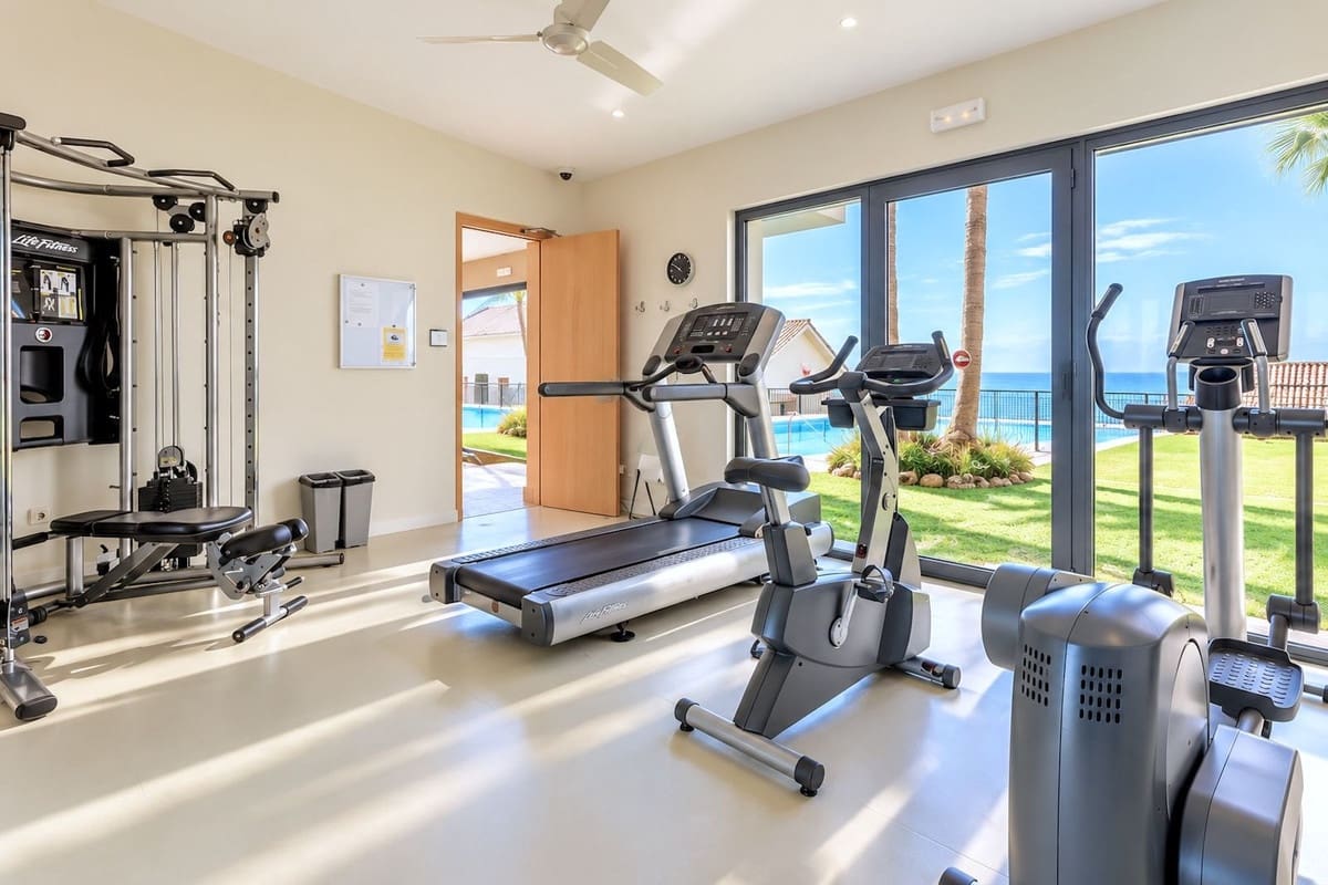 4 slaapkamer Appartement te koop in Los Monteros met zwembad garage - € 1.950.000 (Ref: 10169396)