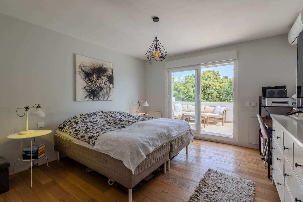 4 soverom Hus til salgs i Nueva Andalucia med svømmebasseng garasje - € 695 000 (Ref: 10169397)