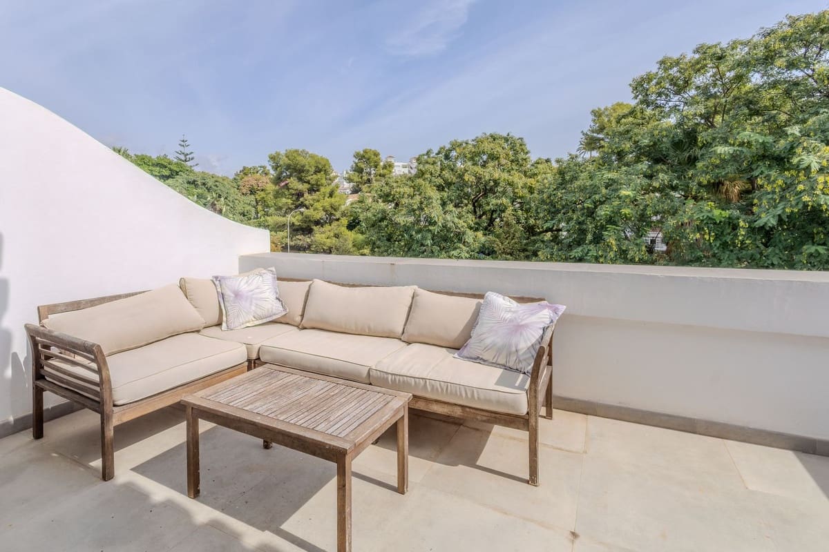 4 soverom Hus til salgs i Nueva Andalucia med svømmebasseng garasje - € 695 000 (Ref: 10169397)