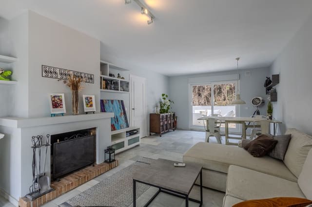 4 soverom Hus til salgs i Nueva Andalucia, Marbella med svømmebasseng garasje - € 695 000 (Ref: 10169397)