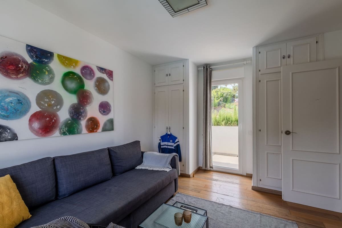4 soverom Hus til salgs i Nueva Andalucia med svømmebasseng garasje - € 695 000 (Ref: 10169397)