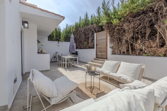 4 soverom Hus til salgs i Nueva Andalucia, Marbella med svømmebasseng garasje - € 695 000 (Ref: 10169397)