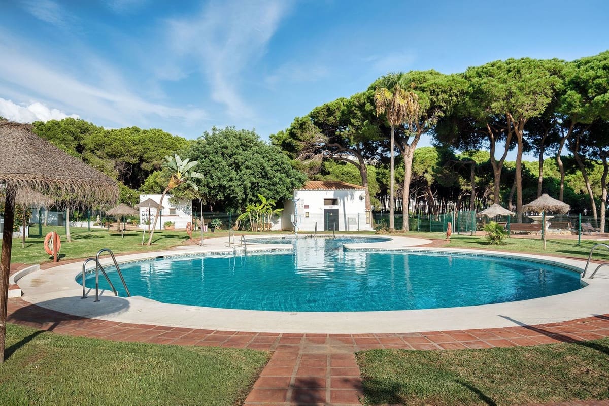1 bedroom Studio for sale in Calahonda with pool garage - € 259,000 (Ref: 10172130)