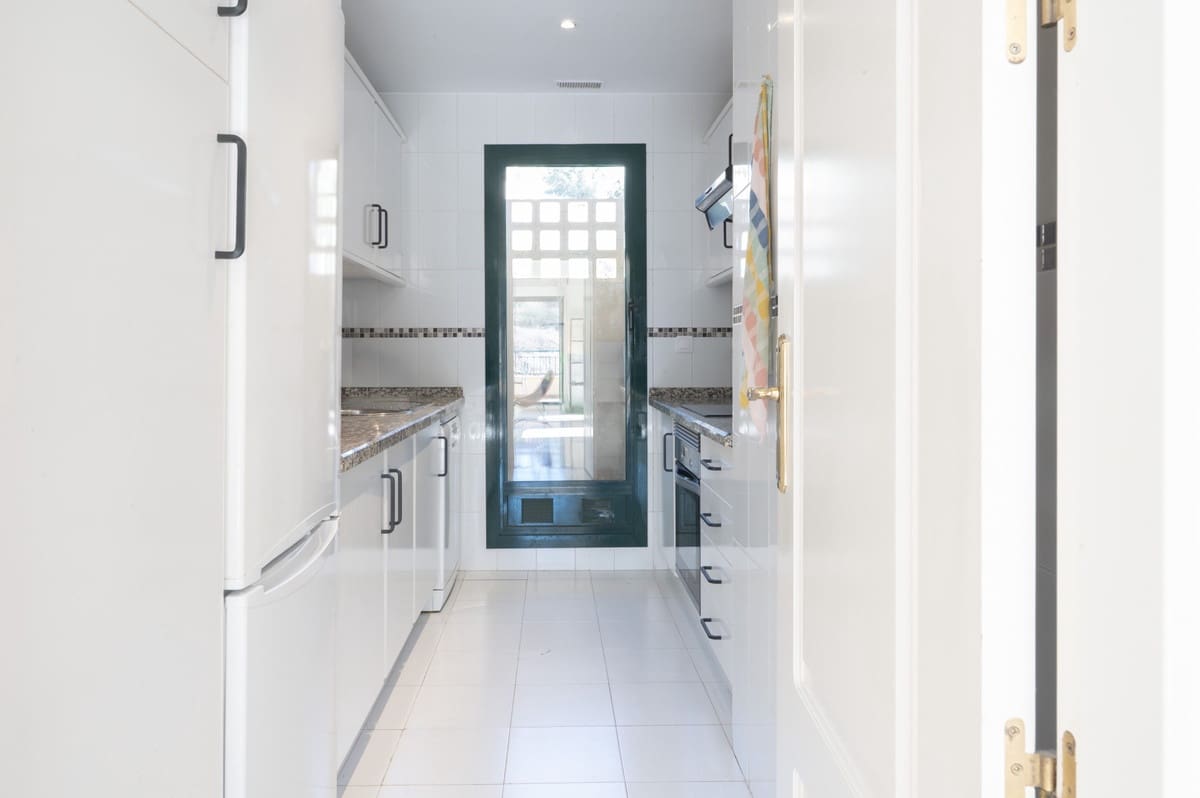 3 Zimmer Apartment zu verkaufen in Torrequebrada mit Pool Garage - 559.000 € (Ref: 10172131)