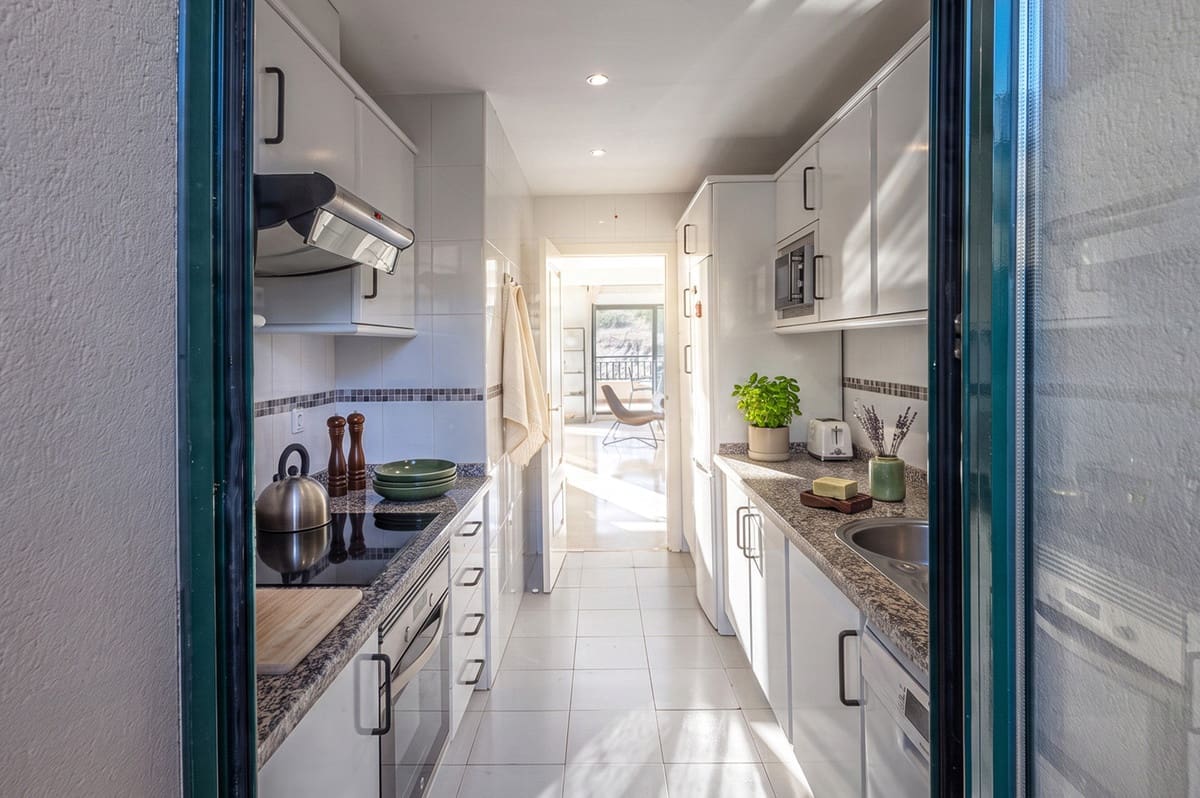 3 Zimmer Apartment zu verkaufen in Torrequebrada mit Pool Garage - 559.000 € (Ref: 10172131)
