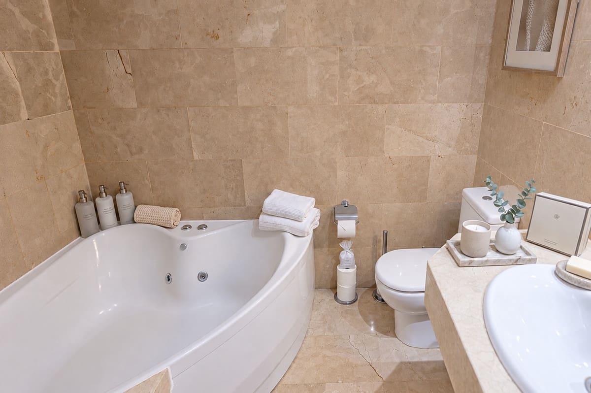 3 Zimmer Apartment zu verkaufen in Torrequebrada mit Pool Garage - 559.000 € (Ref: 10172131)
