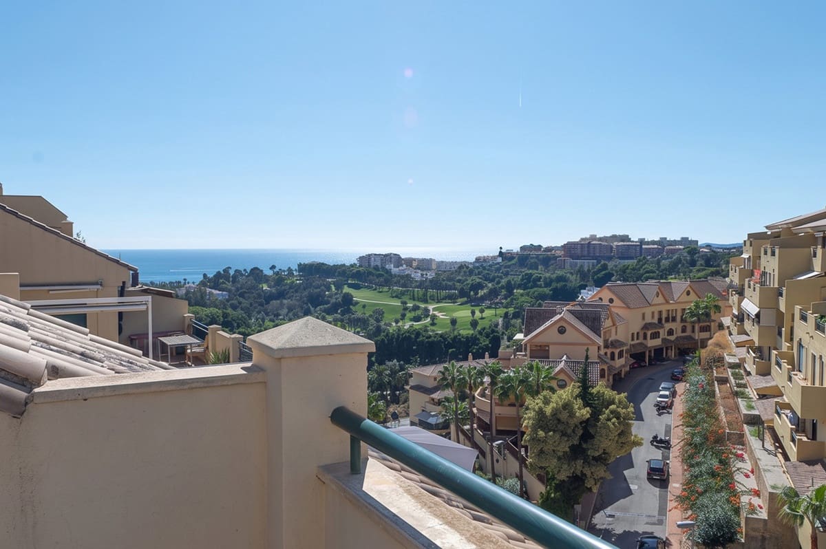3 Zimmer Apartment zu verkaufen in Torrequebrada mit Pool Garage - 559.000 € (Ref: 10172131)
