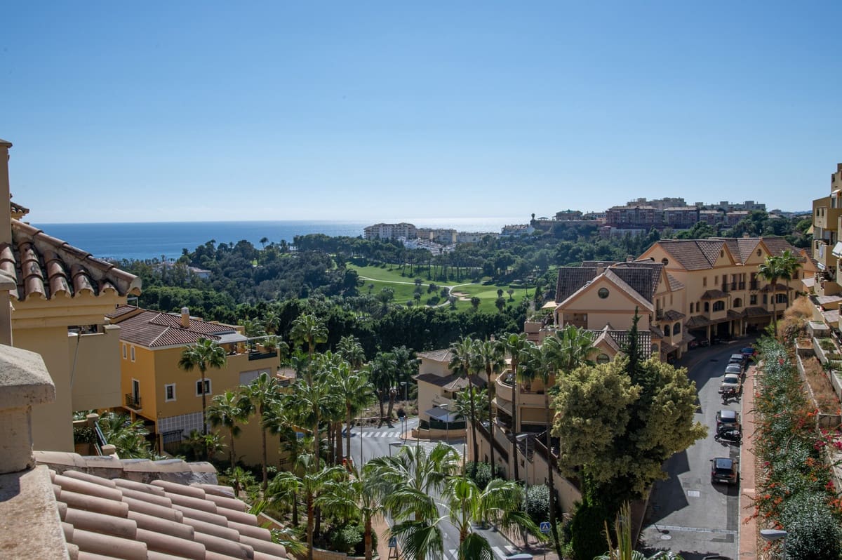 3 Zimmer Apartment zu verkaufen in Torrequebrada mit Pool Garage - 559.000 € (Ref: 10172131)