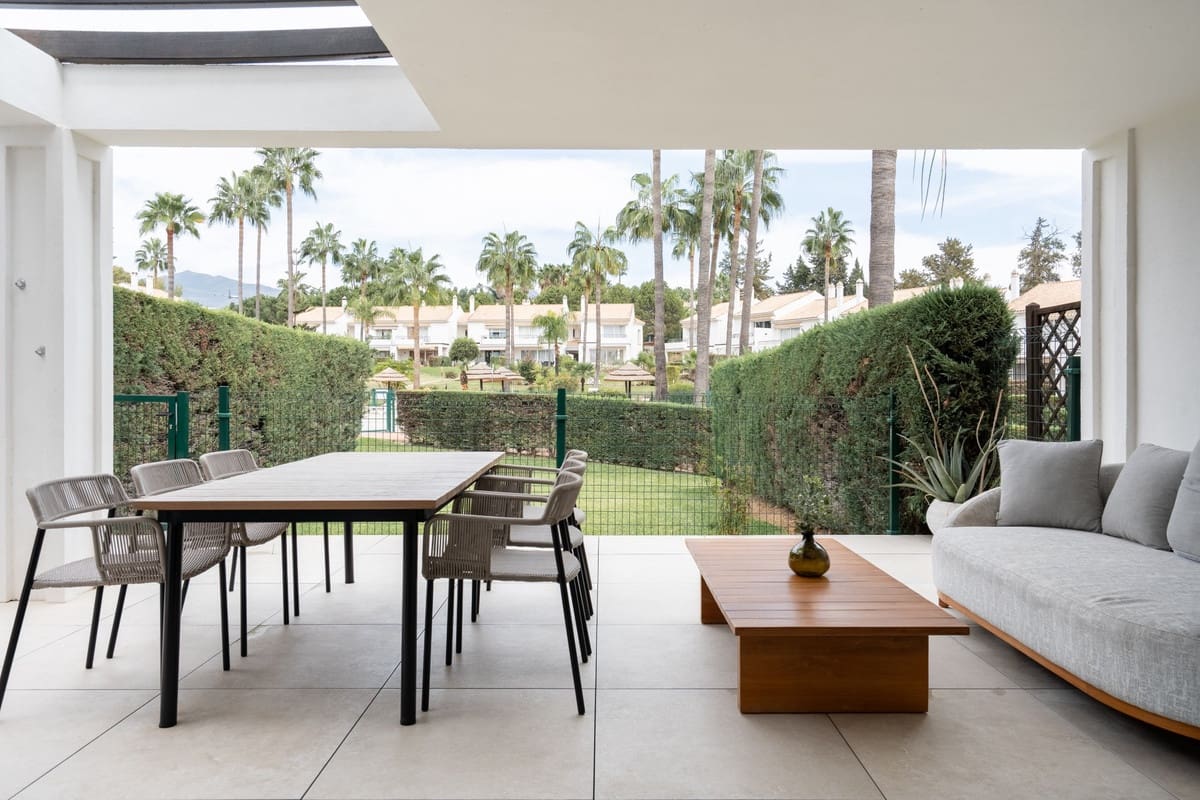 3 bedroom Townhouse for sale in Benahavis with pool garage - € 1,295,000 (Ref: 10172132)