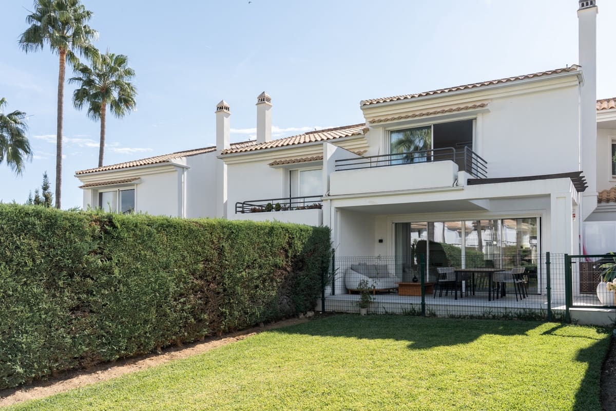 3 bedroom Townhouse for sale in Benahavis with pool garage - € 1,295,000 (Ref: 10172132)