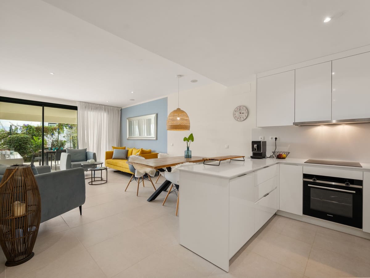 2 soveværelse Lejlighed til salg i Estepona med swimmingpool garage - € 529.000 (Ref: 10172133)