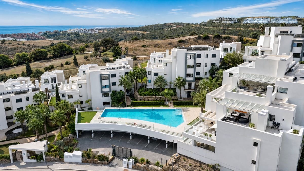 2 soveværelse Lejlighed til salg i Estepona med swimmingpool garage - € 529.000 (Ref: 10172133)