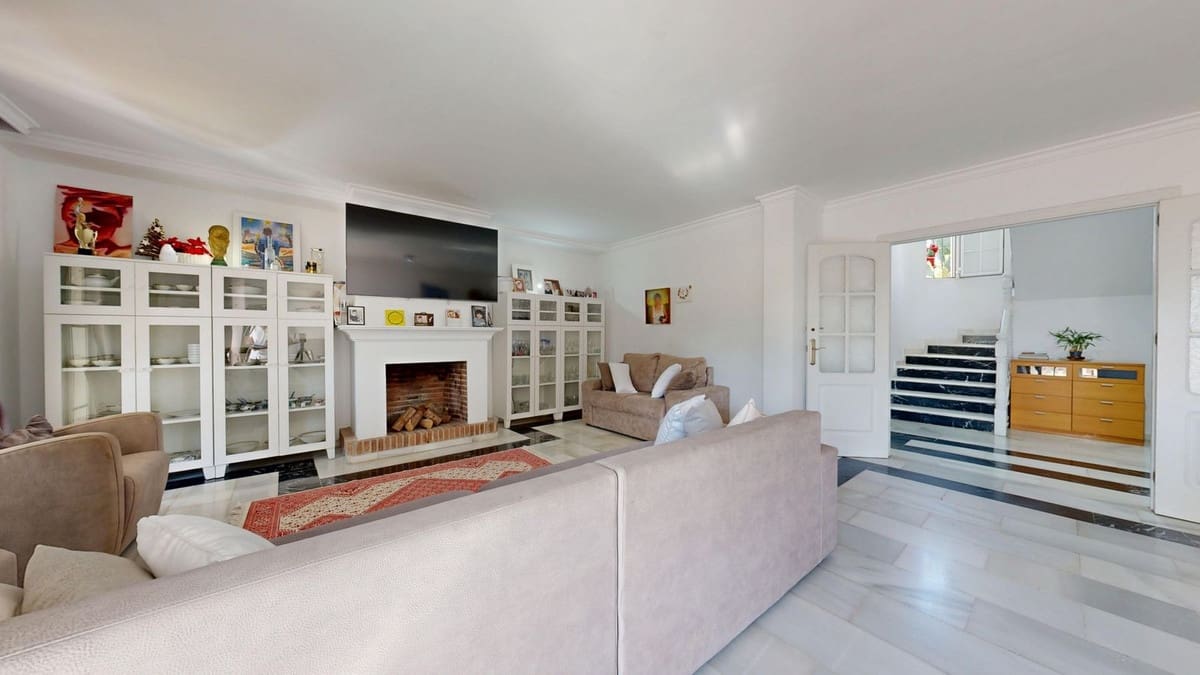 6 bedroom Semi-detached Villa for sale in Golden Mile with pool garage - € 2,900,000 (Ref: 10172134)