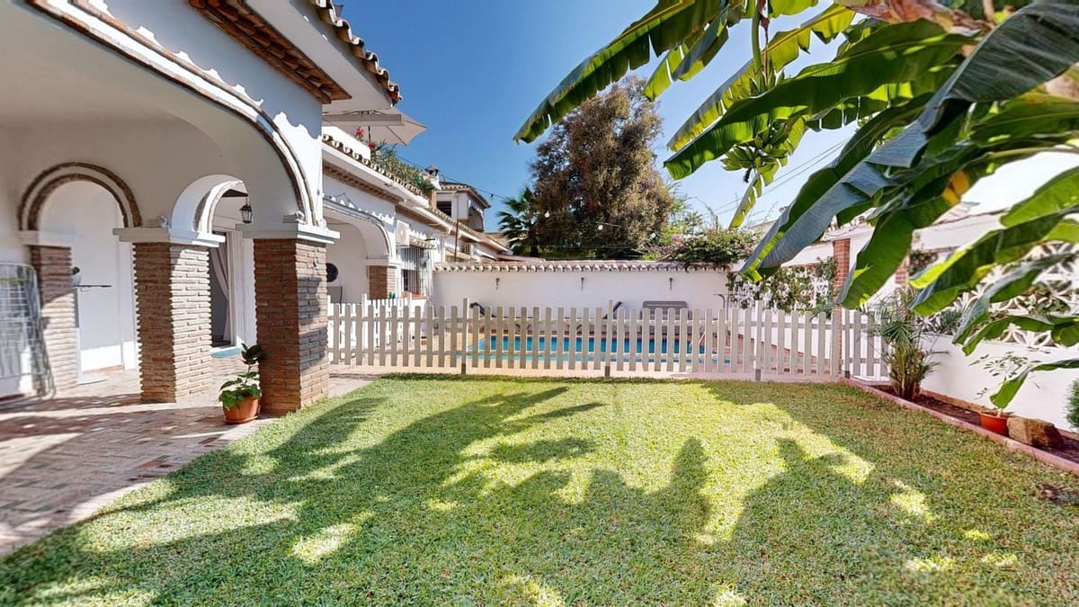 6 bedroom Semi-detached Villa for sale in Golden Mile with pool garage - € 2,900,000 (Ref: 10172134)