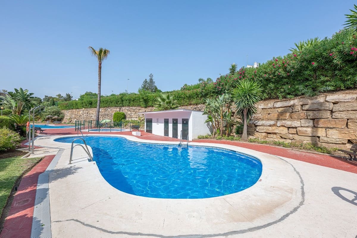 3 soveværelse Lejlighed til salg i Guadalmina med swimmingpool garage - € 456.000 (Ref: 10172971)