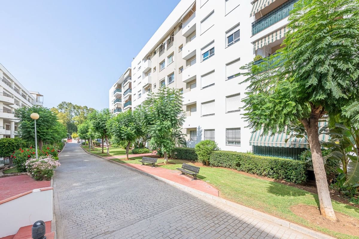 3 soveværelse Lejlighed til salg i Guadalmina med swimmingpool garage - € 456.000 (Ref: 10172971)