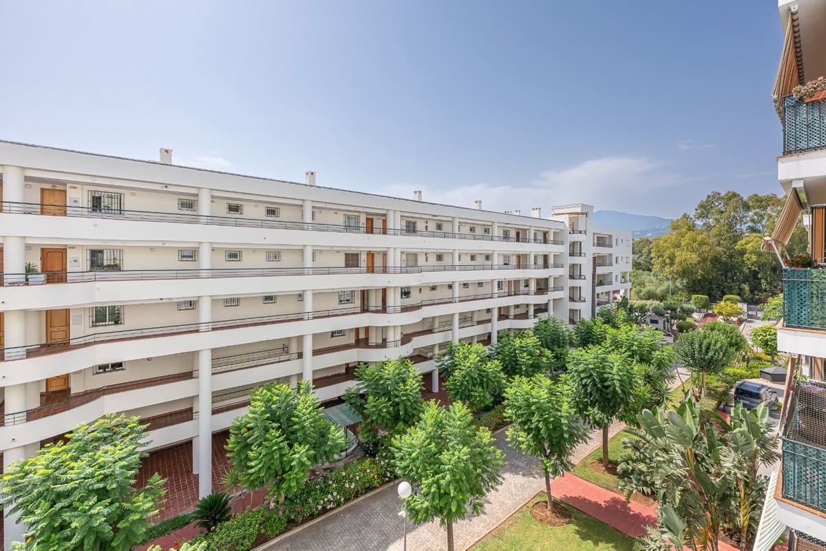 3 soveværelse Lejlighed til salg i Guadalmina med swimmingpool garage - € 456.000 (Ref: 10172971)