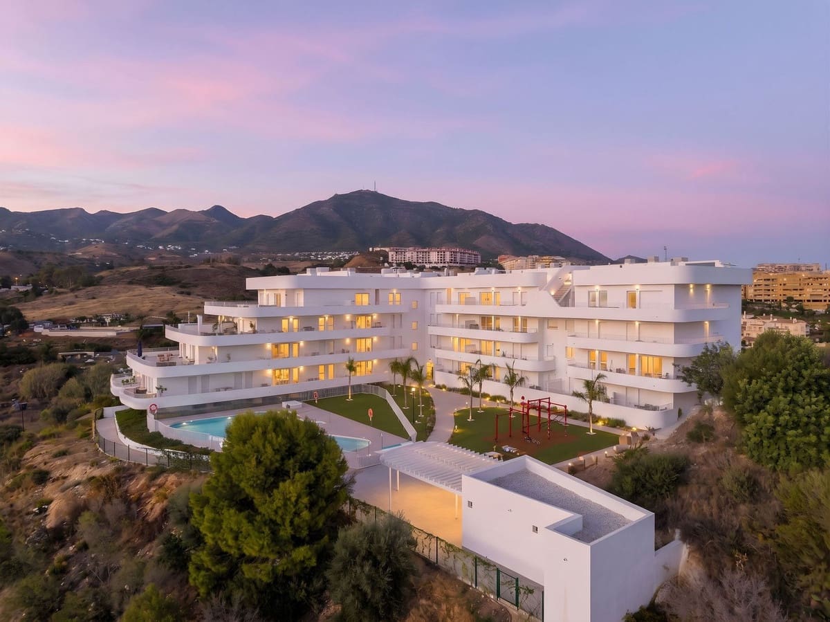 2 soveværelse Lejlighed til salg i Fuengirola med swimmingpool garage - € 395.000 (Ref: 10172972)