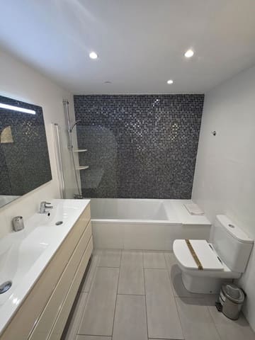 2 soveværelse Lejlighed til salg i La Cala de Mijas, Mijas med swimmingpool garage - € 599.000 (Ref: 10172973)