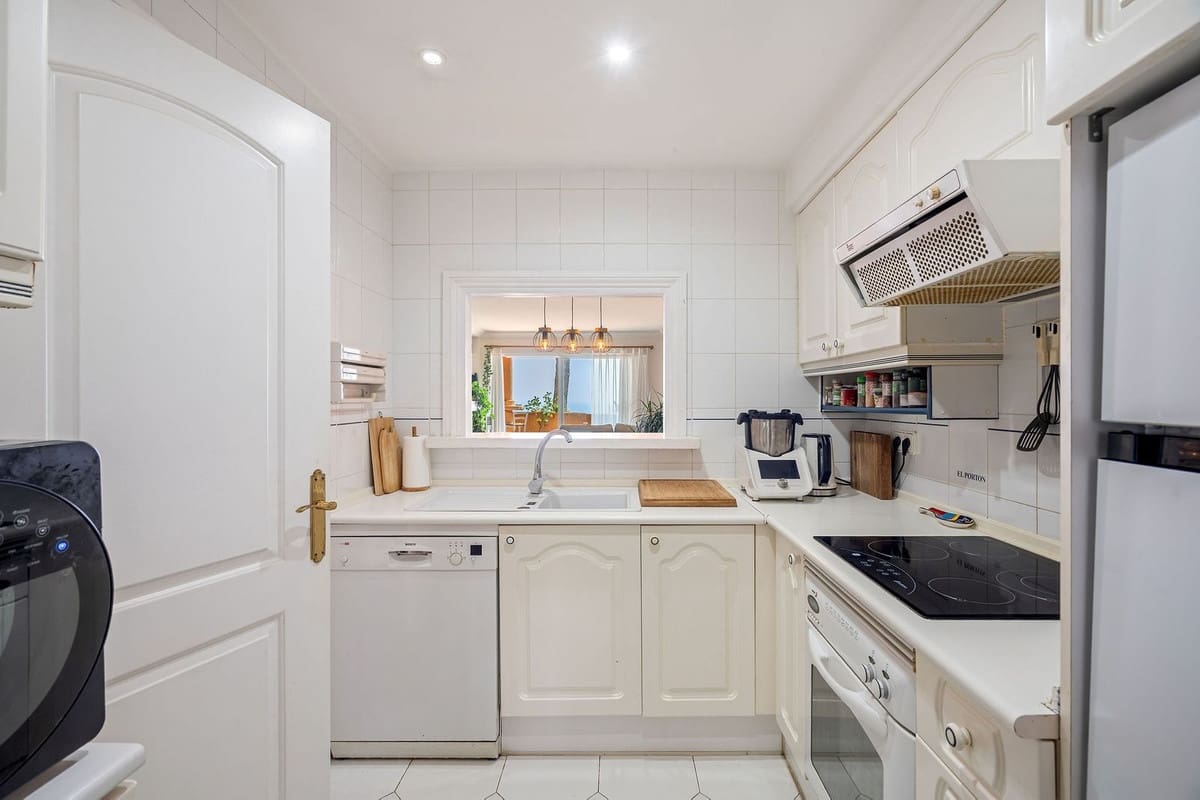 2 soverom Leilighet til salgs i Calahonda med svømmebasseng garasje - € 320 000 (Ref: 10172976)