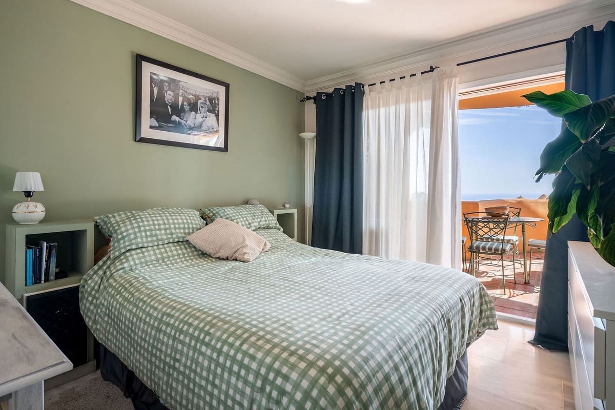 2 soverom Leilighet til salgs i Calahonda med svømmebasseng garasje - € 320 000 (Ref: 10172976)