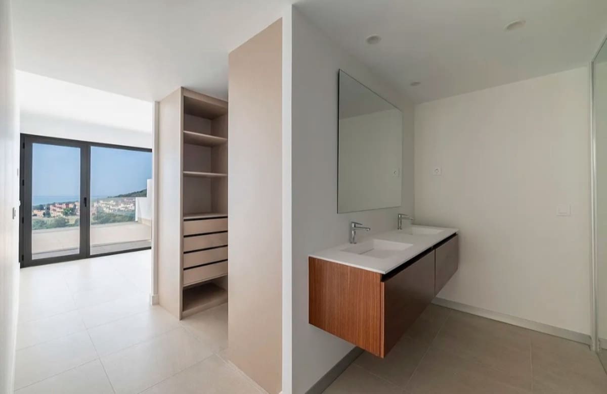 3 Zimmer Apartment zu verkaufen in Manilva mit Pool Garage - 1.190.000 € (Ref: 10179518)