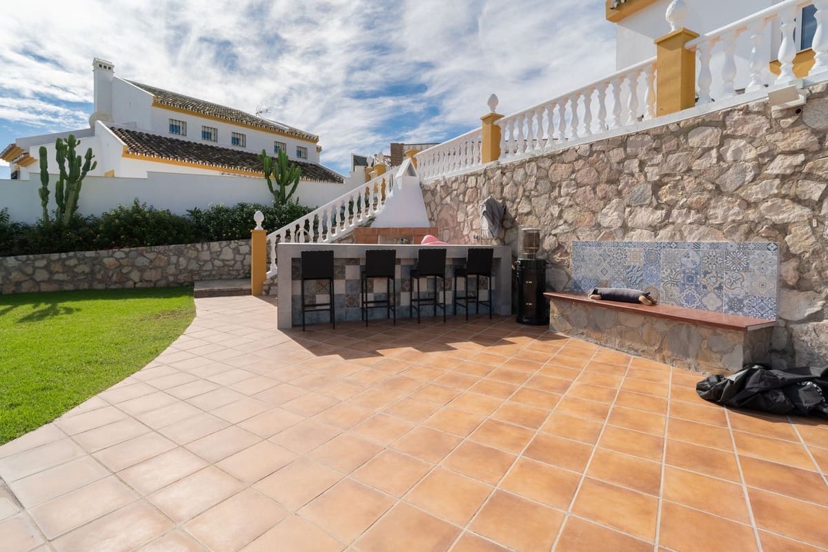 Chalet de 5 habitaciones en Benalmadena Costa en venta con piscina garaje - 1.395.000 € (Ref: 10179522)