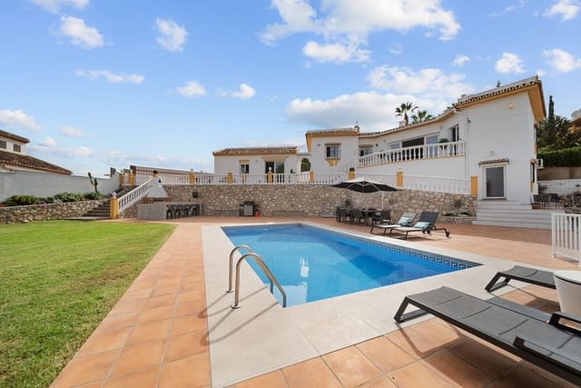 Chalet de 5 habitaciones en Benalmadena Costa, Benalmádena en venta con piscina garaje - 1.395.000 € (Ref: 10179522)
