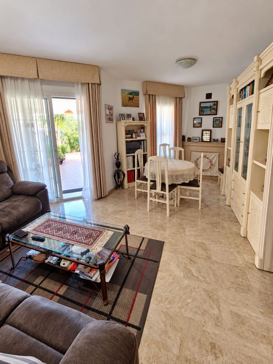 2 soveværelse Byhus til salg i Benalmadena med swimmingpool garage - € 398.000 (Ref: 10179524)