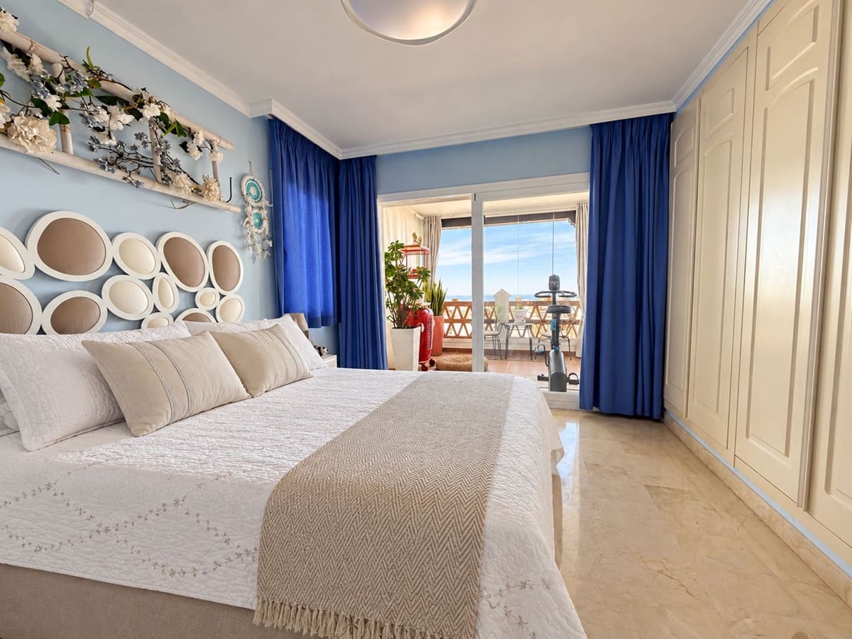 Apartamento de 2 habitaciones en Calahonda en venta con piscina garaje - 450.000 € (Ref: 10179525)